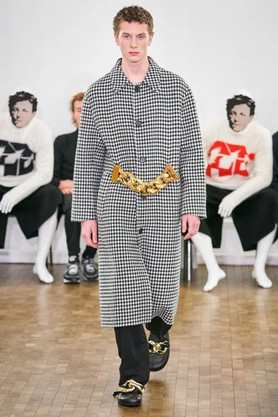 Look 18
